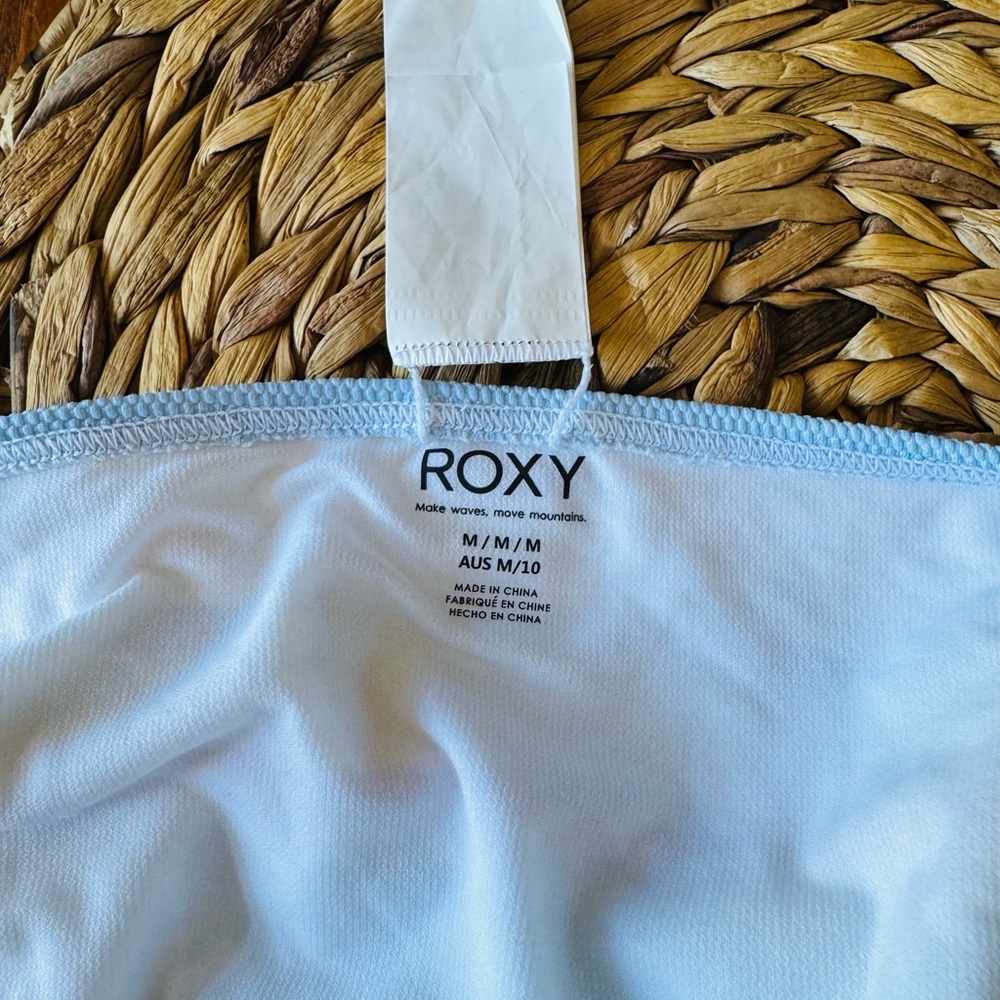 Roxy line up bikini bottoms size
Medium super cute !! - Picture 5 of 9